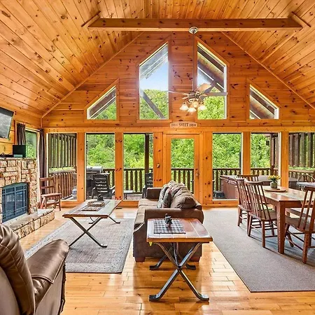 Cubby Bear Smoky Mountain Cabin - Summer Specials!